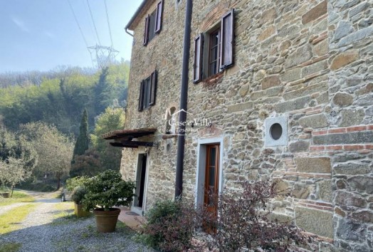 Colonica  VENDITA  Quarrata