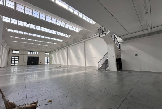 Capannone con Appartamento  AFFITTO  Prato