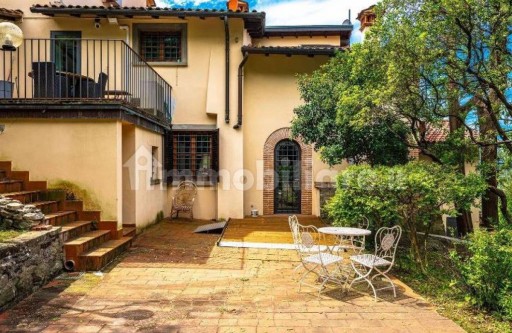 Colonica Prato  VENDITA