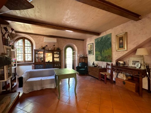 Colonica Prato  VENDITA