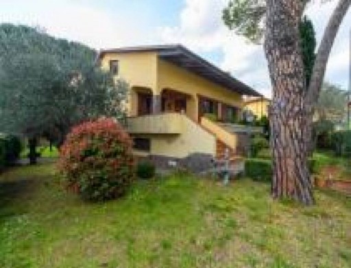Villa Calenzano  VENDITA